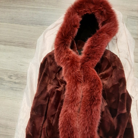 Fur coat - Picture 1 of 7